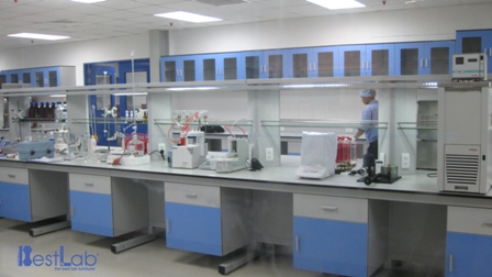 Bàn thí nghiệm sát tường